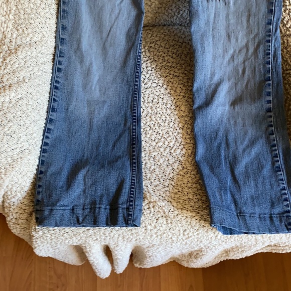 Levi’s signature at waist boot cut flare - Picture 3 of 4